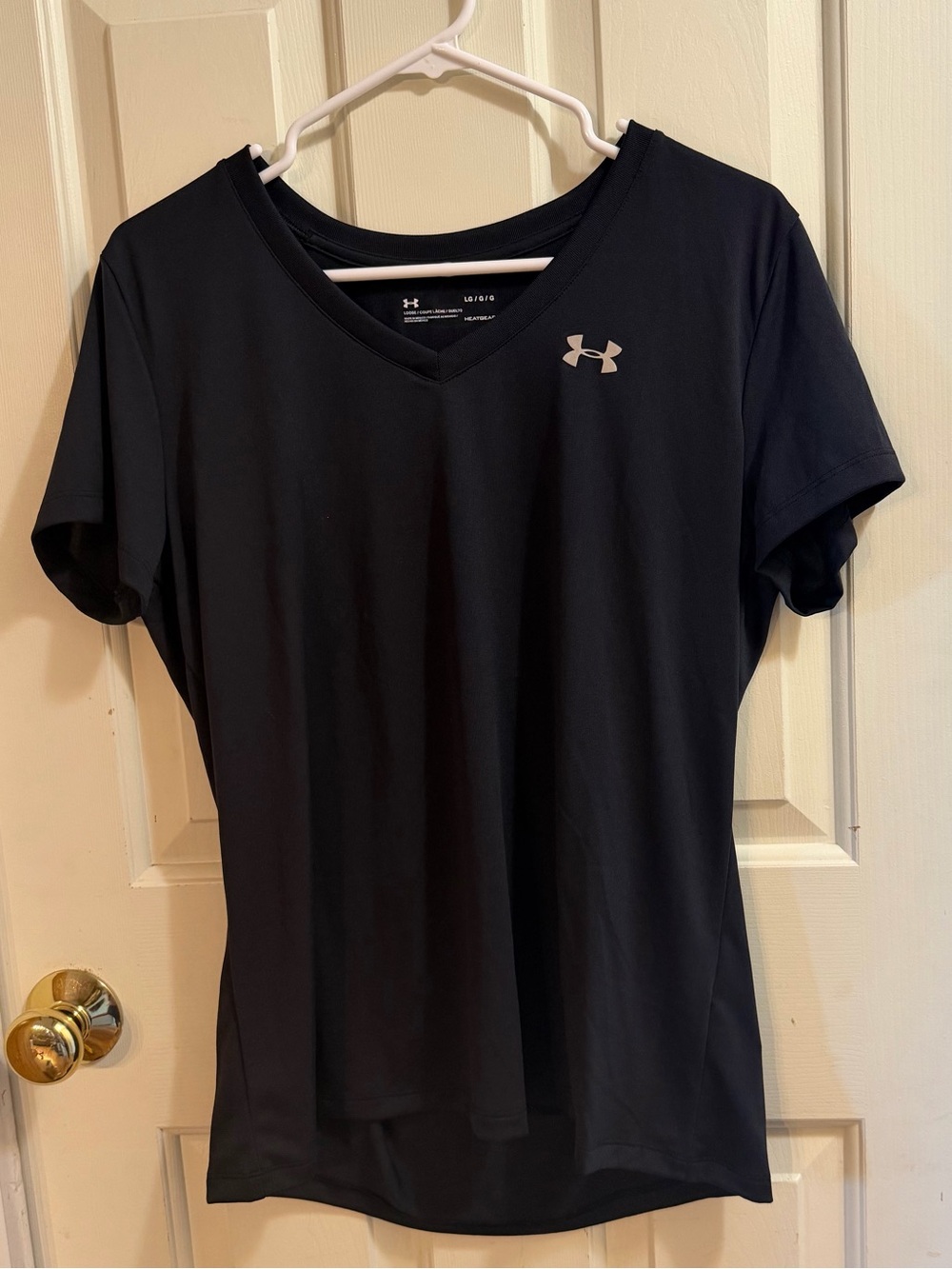 Under Armour Women’s Heatgear Black V-Neck Performance Tee | Athletic Gymwear L